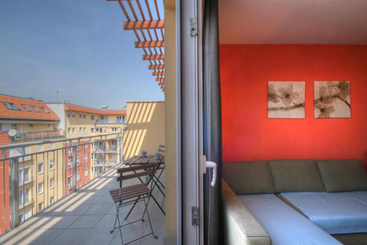 Apartment Budapest Peace Room photo